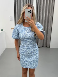 Caroline kjole lyseblå