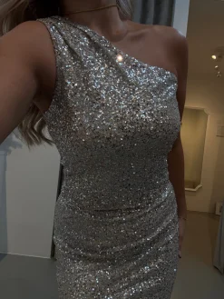 Claudia nederdel guld