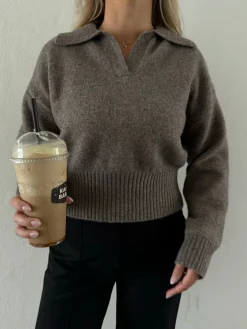 Elina striktrøje brun