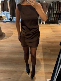 Elisa kjole mørkebrun