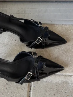 Flora stiletter sort