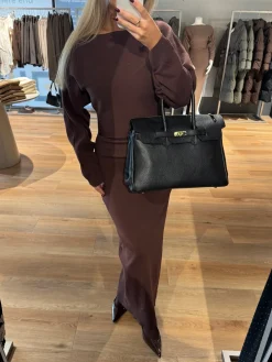 Jenny strikkjole mørkebrun