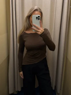 Malou bluse asymmetrisk mørkebrun