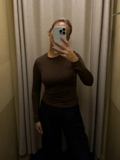 Malou bluse crew neck mørkebrun