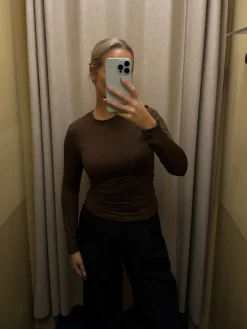 Malou bluse crew neck mørkebrun